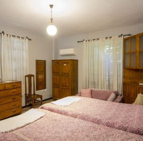 Family Room 2 single beds with other beds